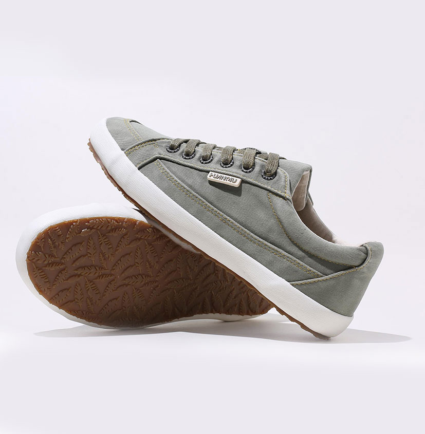 women-canvas shoes